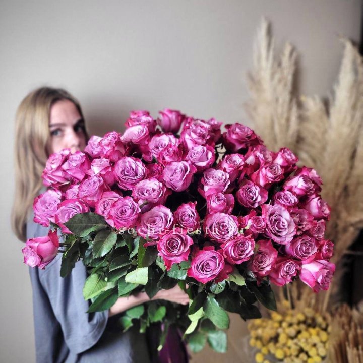 Охапка высоких роз Деп перпел в Владимире