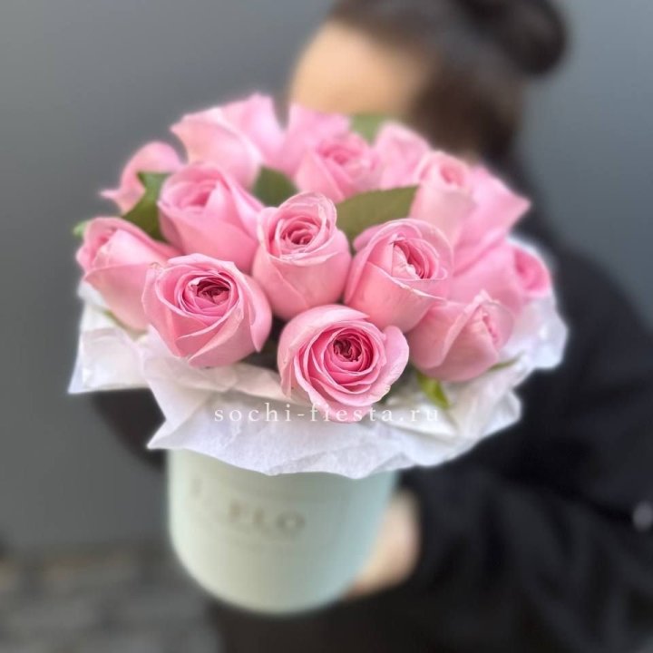 17 розовых роз в цилиндре в Владимире