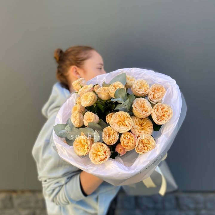 7 пионовидных роз в Владимире