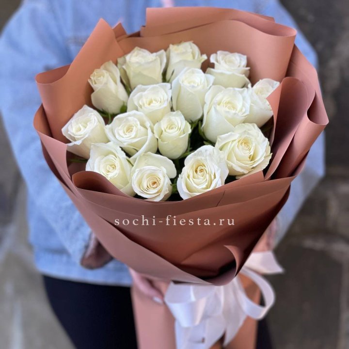 15 белых роз сиена в Владимире