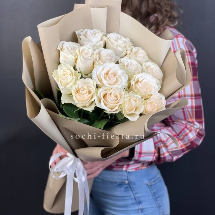 15 белых роз кофе в Владимире