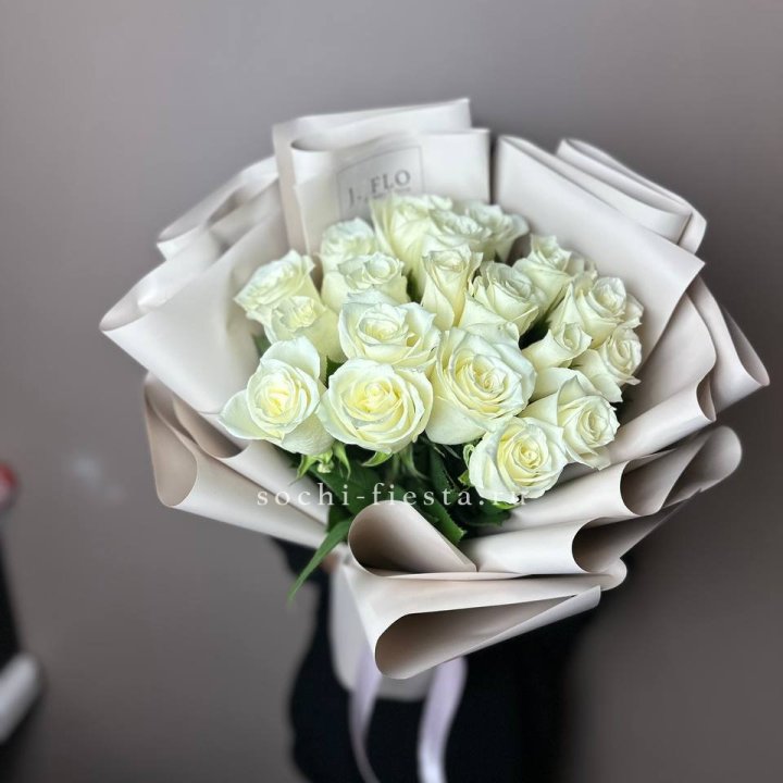 19 белых роз  в Владимире
