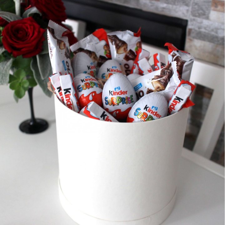 Коробка с киндерами  в Владимире