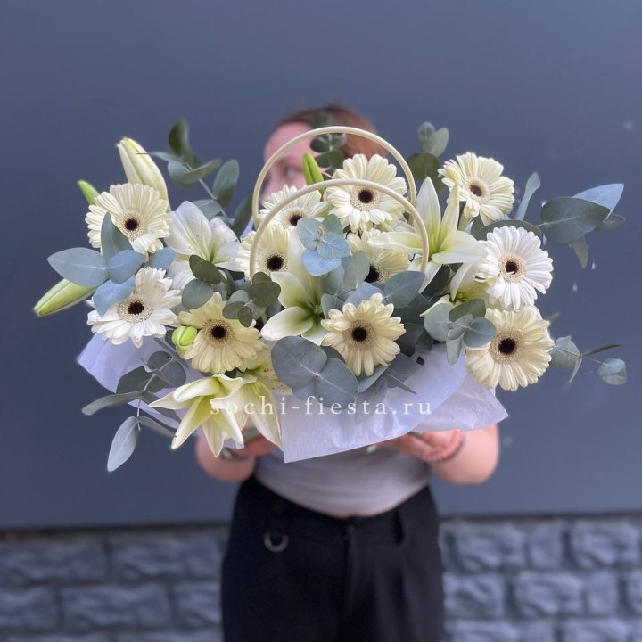 Сумочка лилии и герберы в Владимире
