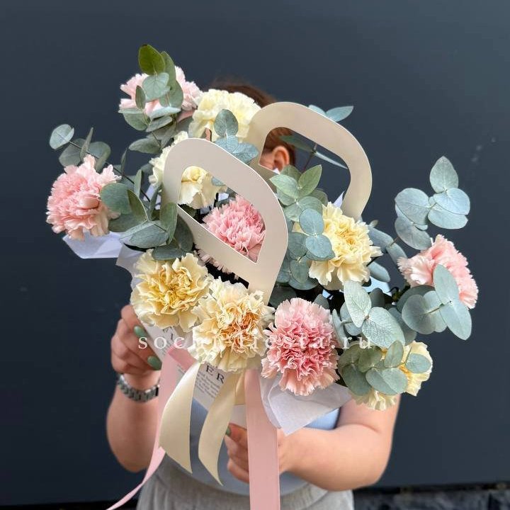 Сумочка из диантусов в Владимире