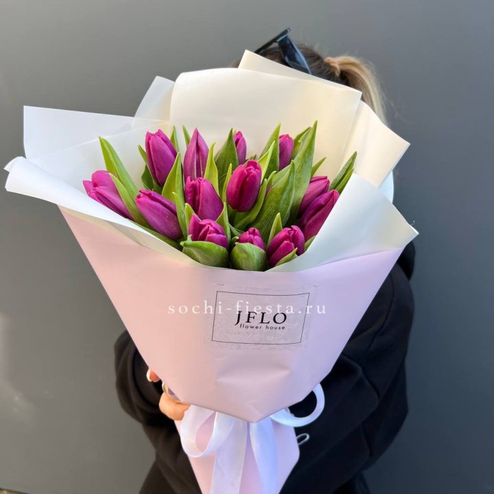 15 пурпурных тюльпанов в Владимире