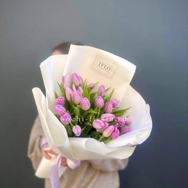 25 сиреневых тюльпанов в Владимире