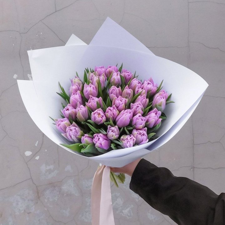 35 сиреневых тюльпанов в Владимире