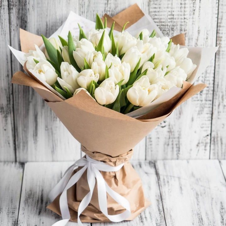 25 белых тюльпанов в Владимире