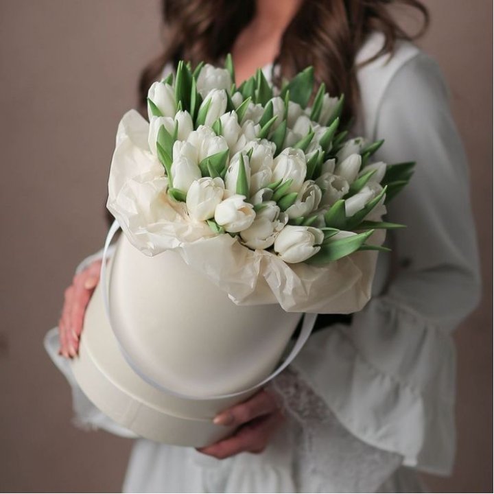 Тюльпаны в цилиндре  в Владимире