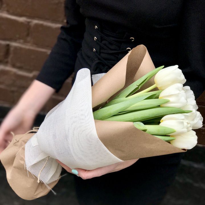 Букет белых тюльпанов в Владимире