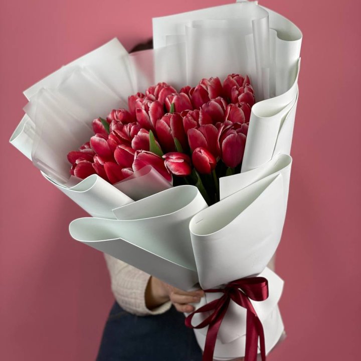 Букет красных тюльпанов в Владимире